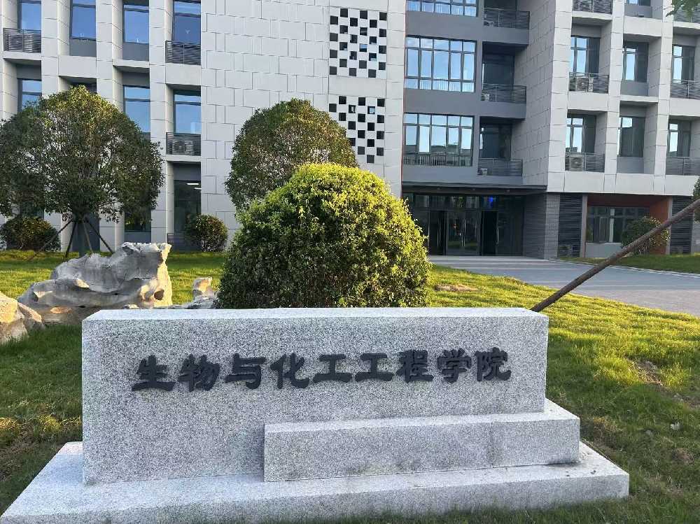奇台县扬州职业大学体育场高杆灯项目